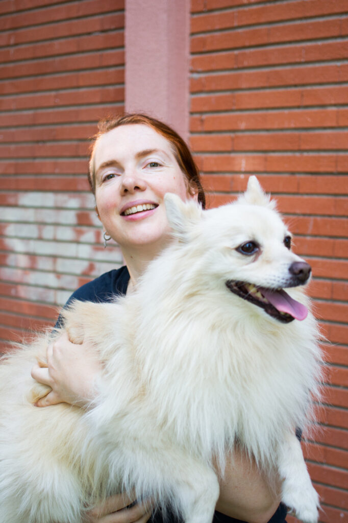 complicité femme et chien.